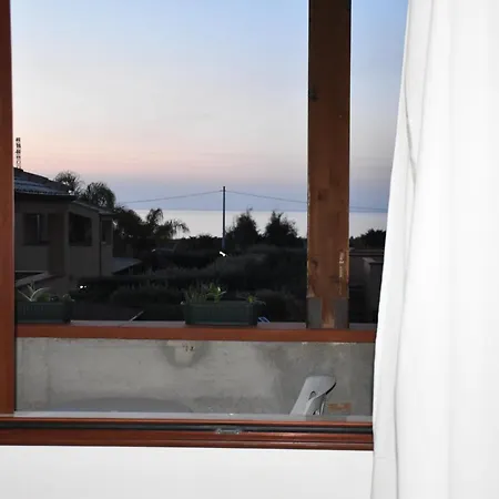 Dom wakacyjny La Petite Maison De Loren Lascari